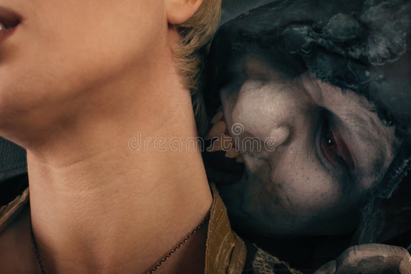Mujer joven penetrante del diablo asustadizo del vampiro Nightmar gótico medieval imagenes de archivo Mujer joven penetrante del diablo asustadizo del vampiro Nightmar gótico medieval imagenes de archivo
