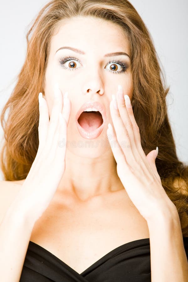 Mujer joven sorprendida imagen de archivo