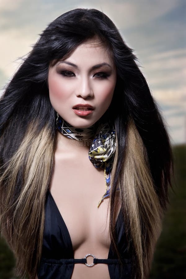 Mujer Negra En Traje De Baño