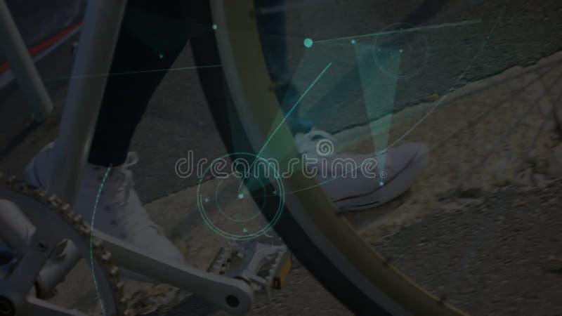 Mujer montando bicicleta en asfalto con tecnología AR líneas geométricas círculos y marcadores angulares metrajes