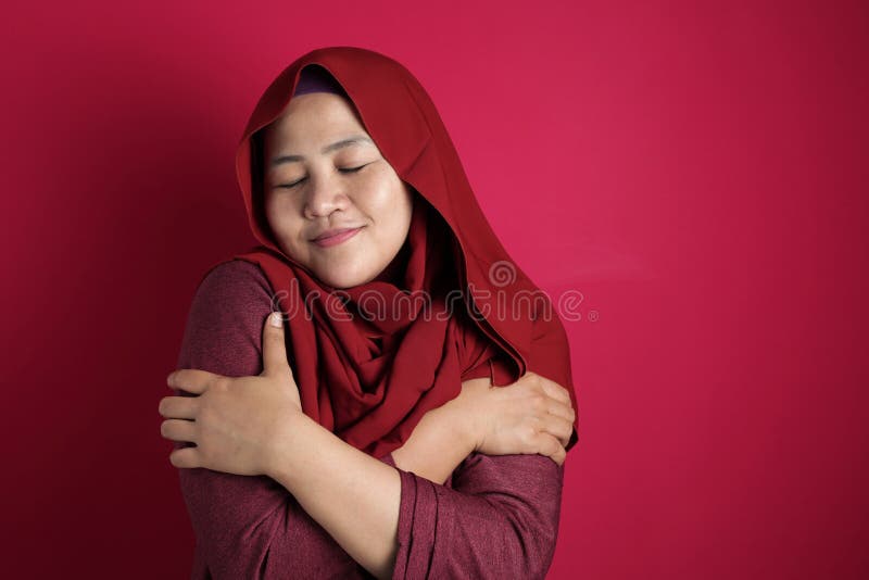 Mujer musulmana abraza su ser