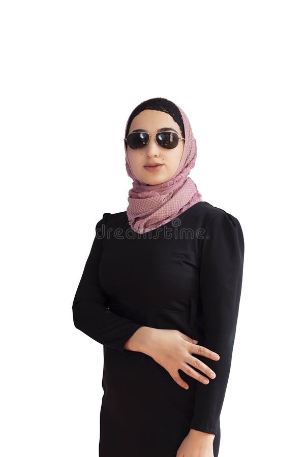 Mujer Musulmana Elegante Vestida Con Ropa Tradicional Islámica Retrato De  Una Bella Chica Del Medio Oriente Con Hiyab Foto De Arc Imagen de archivo -  Imagen de religioso, islam: 165224527
