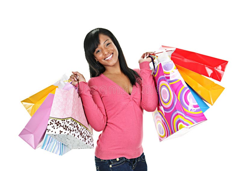 Mujer negra joven feliz con los bolsos de compras imagenes de archivo