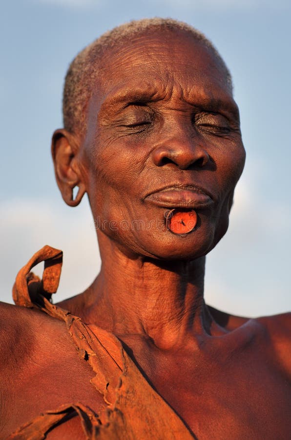 Mus abeja Oh Mujer Omo Del Sur, Etiopía De Bodi Imagen editorial - Imagen de tribal,  vacaciones: 30684140