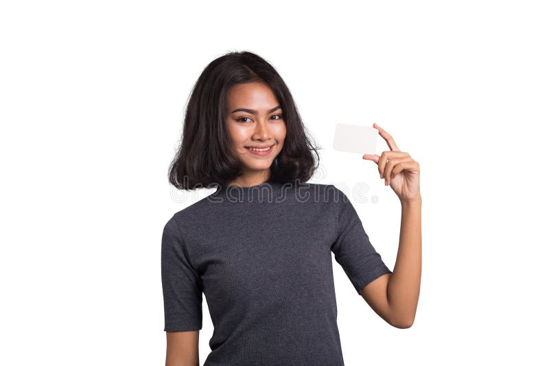 Mujer preciosa de Asia con la tarjeta de visita en el fondo blanco imagenes de archivo Mujer preciosa de Asia con la tarjeta de visita en el fondo blanco imagenes de archivo