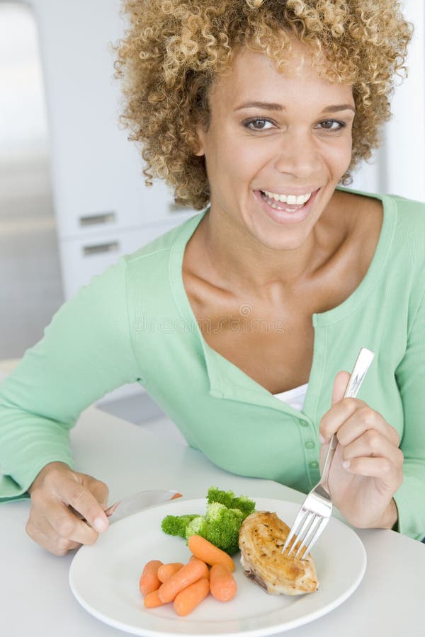 Mujer que come la comida sana, mealtimes foto de archivo Mujer que come la comida sana, mealtimes foto de archivo