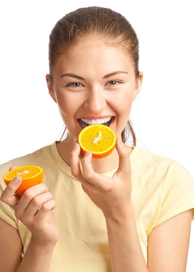 Mujer que come la naranja imágenes de archivo libres de regalías Mujer que come la naranja imágenes de archivo libres de regalías