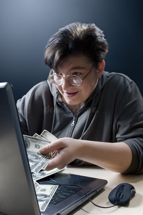 Mujer que hace compras del Internet imagen de archivo Mujer que hace compras del Internet imagen de archivo