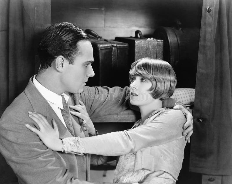 Mujer que intenta conseguir lejos de un hombre (todas las personas representadas no son vivas más largo y ningún estado existe Ga fotografía de archivo libre de regalías Mujer que intenta conseguir lejos de un hombre (todas las personas representadas no son vivas más largo y ningún estado existe Ga fotografía de archivo libre de regalías