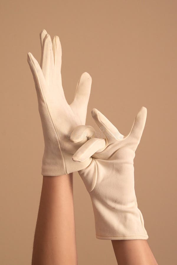 Mujer Que Modela Guantes Blancos Formales De La Malla Del Vintage Imagen de  archivo - Imagen de viejo, ajuste: 42269647