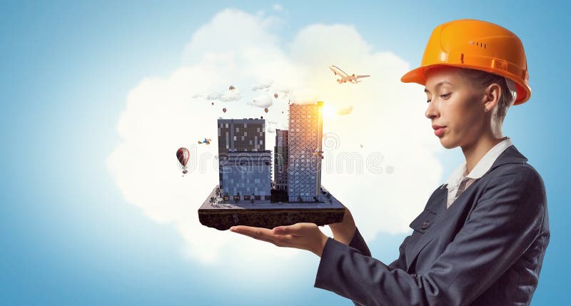 Mujer que presenta proyecto de construcción Técnicas mixtas foto de archivo libre de regalías Mujer que presenta proyecto de construcción Técnicas mixtas foto de archivo libre de regalías