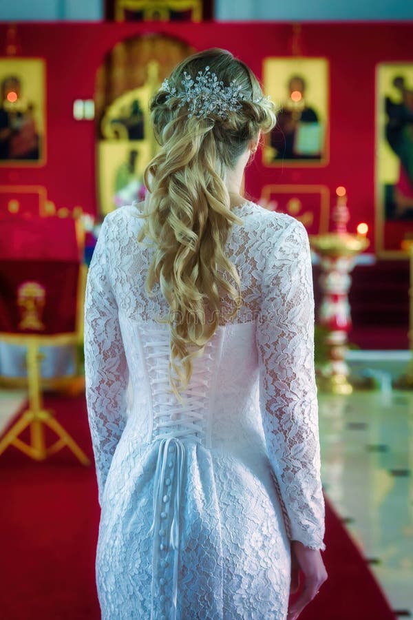 Mujer Rubia Con Vestido Blanco De Novia En La Iglesia Catedral Ortodoxa Rusa Foto de archivo - Imagen de tradicional, ruso: 215767840 Mujer Rubia Con Vestido Blanco De Novia En La Iglesia Catedral Ortodoxa Rusa Foto de archivo - Imagen de tradicional, ruso: 215767840