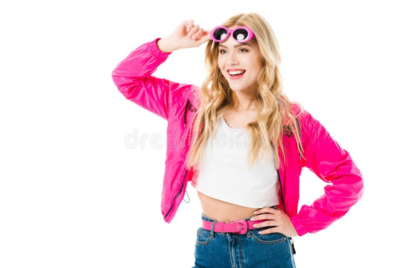 Mujer rubia en la ropa rosada que lleva las gafas de sol fotografía de archivo libre de regalías Mujer rubia en la ropa rosada que lleva las gafas de sol fotografía de archivo libre de regalías