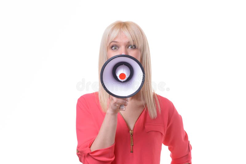 Mujer rubia joven que grita en un megáfono fotos de archivo Mujer rubia joven que grita en un megáfono fotos de archivo