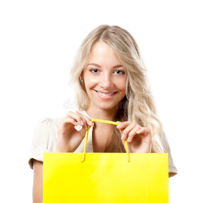 Mujer rubia que sostiene el bolso de compras amarillo fotos de archivo libres de regalías Mujer rubia que sostiene el bolso de compras amarillo fotos de archivo libres de regalías