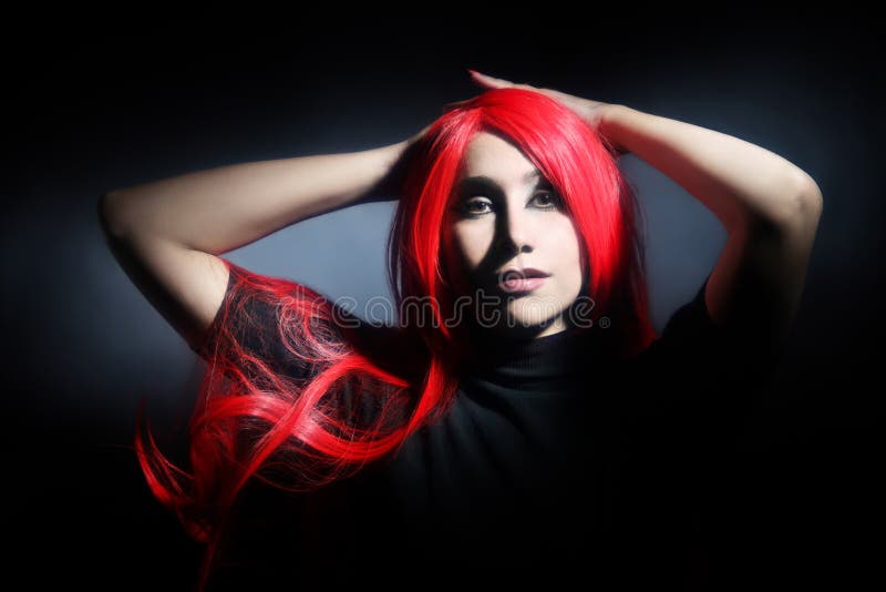 Mujer sensual con el pelo rojo fotografía de archivo Mujer sensual con el pelo rojo fotografía de archivo