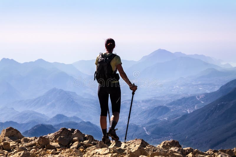 Mujer turística en el top del soporte, imagen de archivo Mujer turística en el top del soporte, imagen de archivo