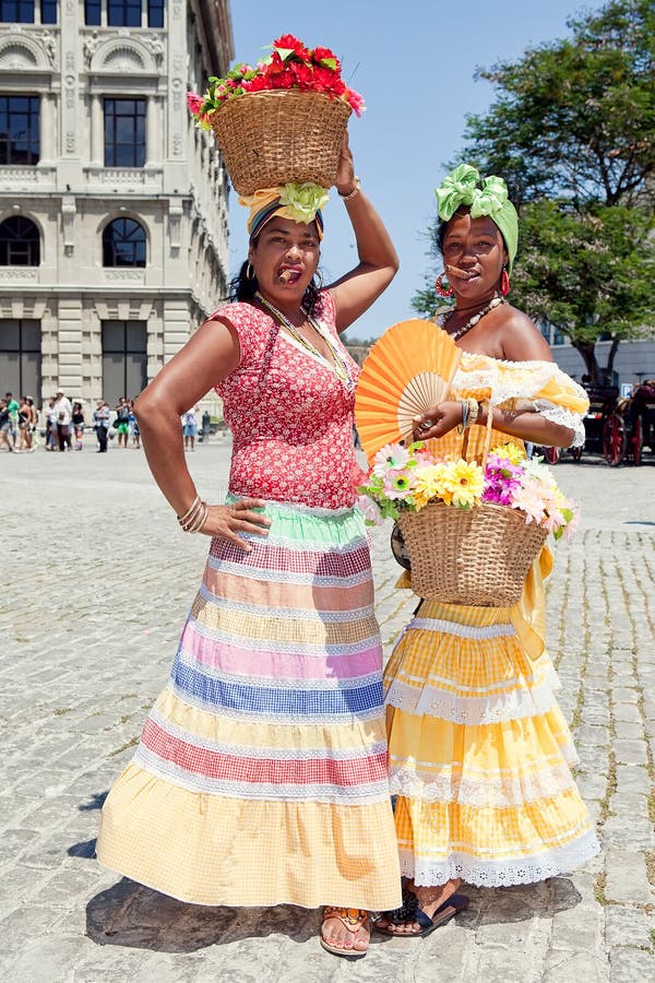 Cubanas Que Desgastan Las Tradicionales Imagen de editorial - Imagen tradicional, calle: 25063324
