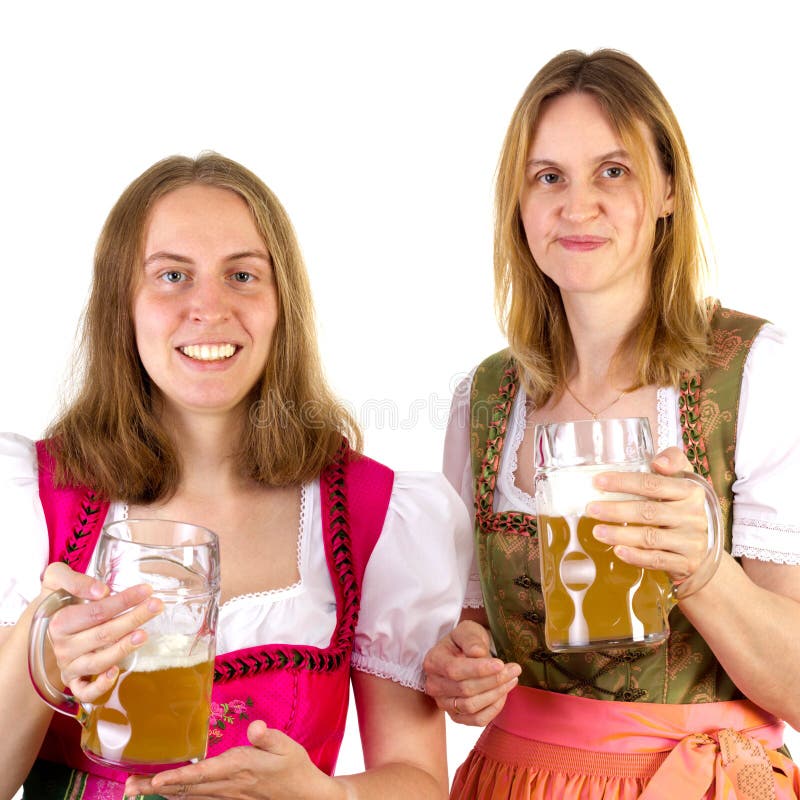 Mujeres en el dirndl que presenta la cerveza doble fotografía de archivo libre de regalías Mujeres en el dirndl que presenta la cerveza doble fotografía de archivo libre de regalías