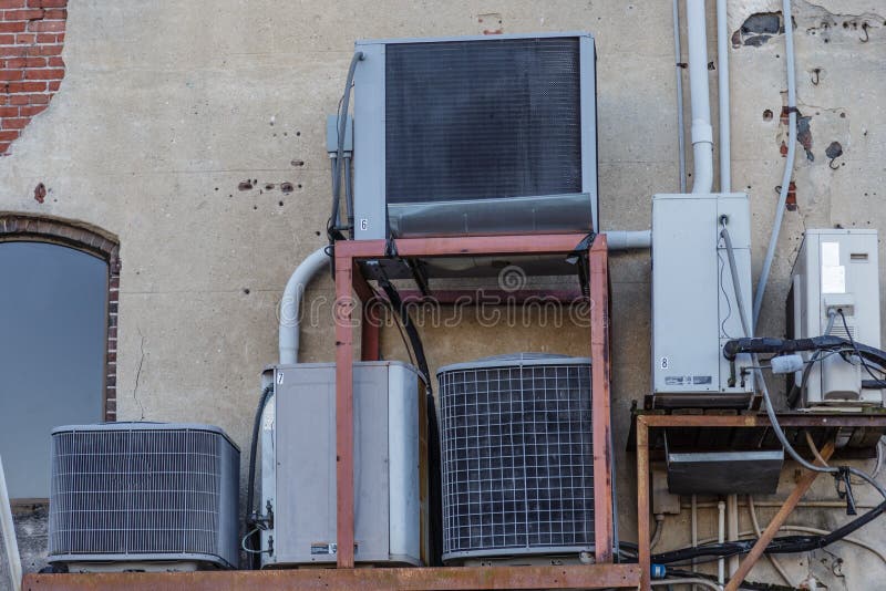 Mujltiple HVAC-Einheiten lizenzfreie stockfotografie Mujltiple HVAC-Einheiten lizenzfreie stockfotografie