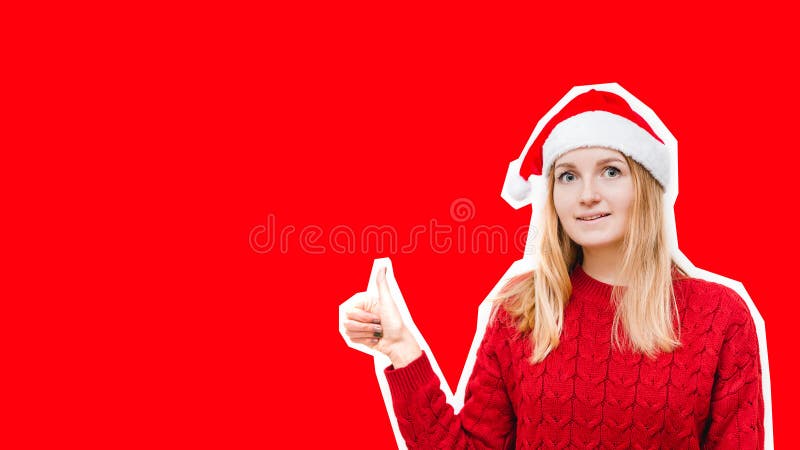 Mulher alegre em Santa que mostra o polegar para cima Garota olhando a câmera e sorrindo Colagem para banner da Web imagens de stock royalty free Mulher alegre em Santa que mostra o polegar para cima Garota olhando a câmera e sorrindo Colagem para banner da Web imagens de stock royalty free