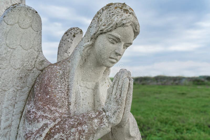 Anjo Da Morte Com Crianças Em Seus Braços Azrael, Azriel, Malak Al-maut,  Conceito De Morte Foto de Stock - Imagem de religioso, livro: 170906002