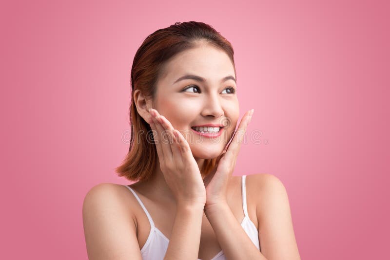 Mulher asiática bonita com pele fresca limpa imagem de stock Mulher asiática bonita com pele fresca limpa imagem de stock