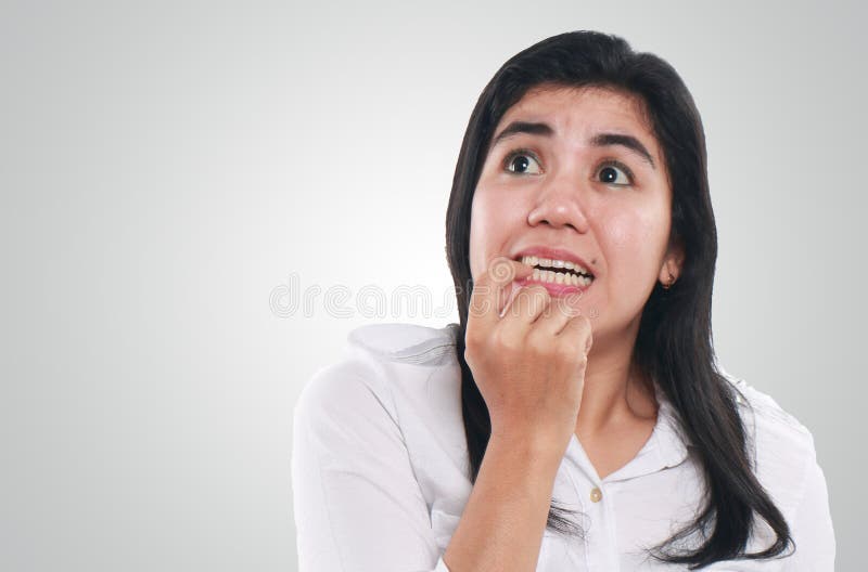 Mulher asiática nova muito nervosa e preocupada imagem de stock royalty free Mulher asiática nova muito nervosa e preocupada imagem de stock royalty free