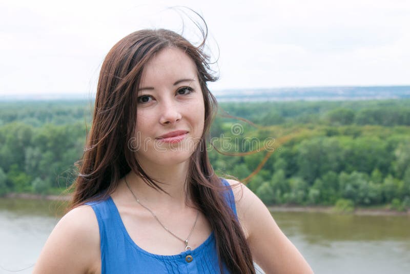 Perfil Das Meninas Ao Lado Da Estrada Imagem de Stock - Imagem de estrada,  fotografia: 76803353