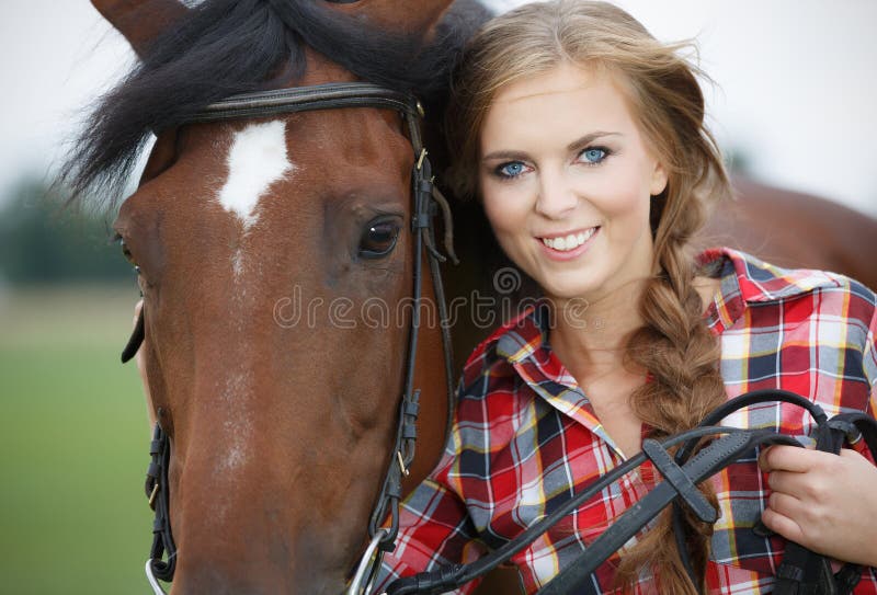 Cavalo sorridente fotos, imagens de © plasid #14801001