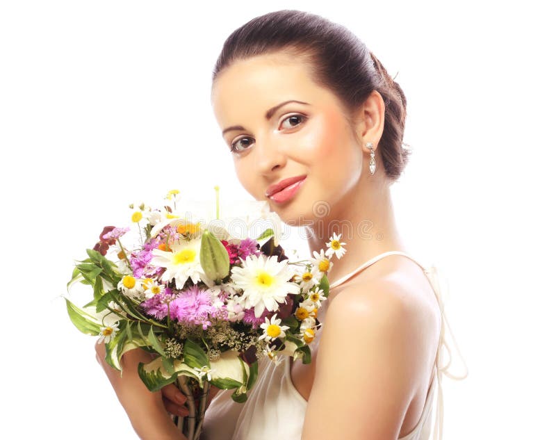Mulher bonita com o ramalhete de flores diferentes fotografia de stock royalty free Mulher bonita com o ramalhete de flores diferentes fotografia de stock royalty free