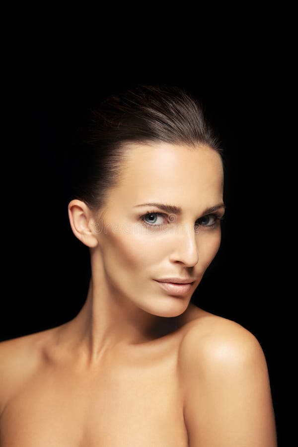 Mulher bonita com pele impecável fotografia de stock