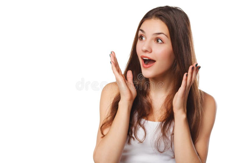 Mulher bonita feliz surpreendida que olha lateralmente no excitamento Isolado no fundo branco fotos de stock Mulher bonita feliz surpreendida que olha lateralmente no excitamento Isolado no fundo branco fotos de stock