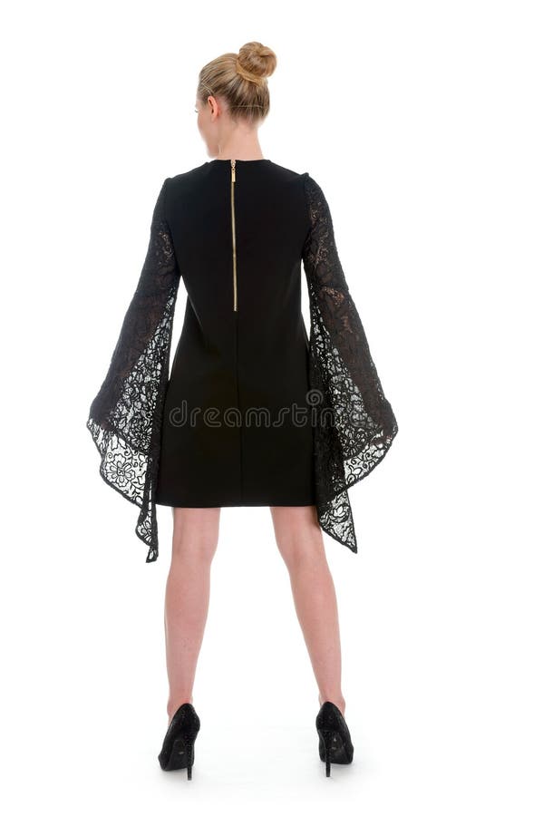 Mulher bonita na pose clássica preta do vestido no estúdio Vogue s fotografia de stock Mulher bonita na pose clássica preta do vestido no estúdio Vogue s fotografia de stock
