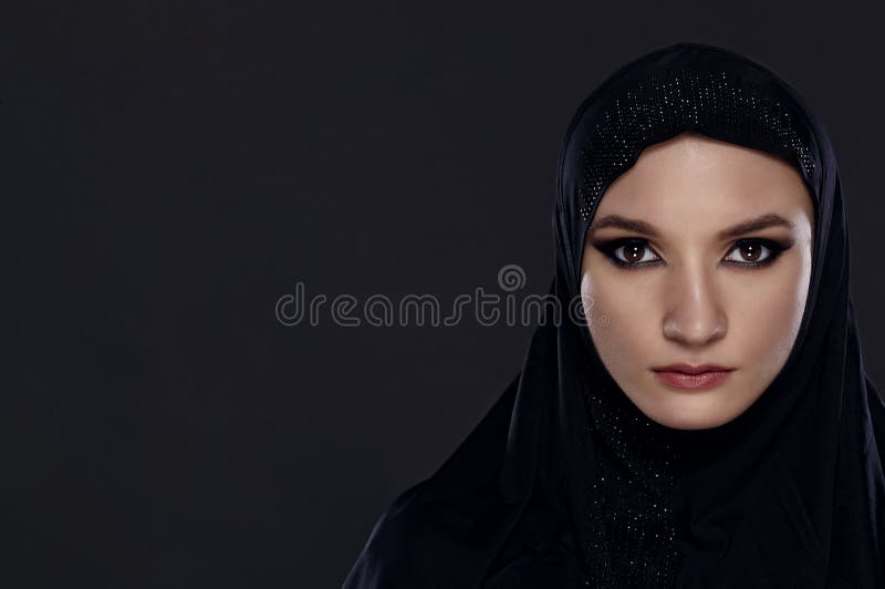Mulher bonita no véu do Oriente Médio de Niqab fotos de stock Mulher bonita no véu do Oriente Médio de Niqab fotos de stock