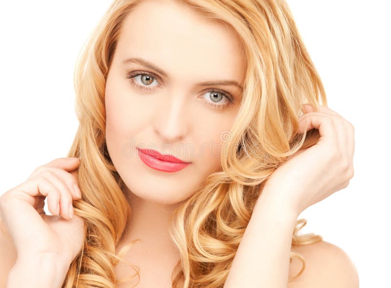 Mulher bonita que joga com cabelo longo fotografia de stock royalty free Mulher bonita que joga com cabelo longo fotografia de stock royalty free