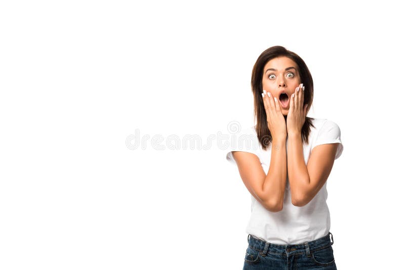 Mulher chocada com camisa branca isolada em branco foto de stock