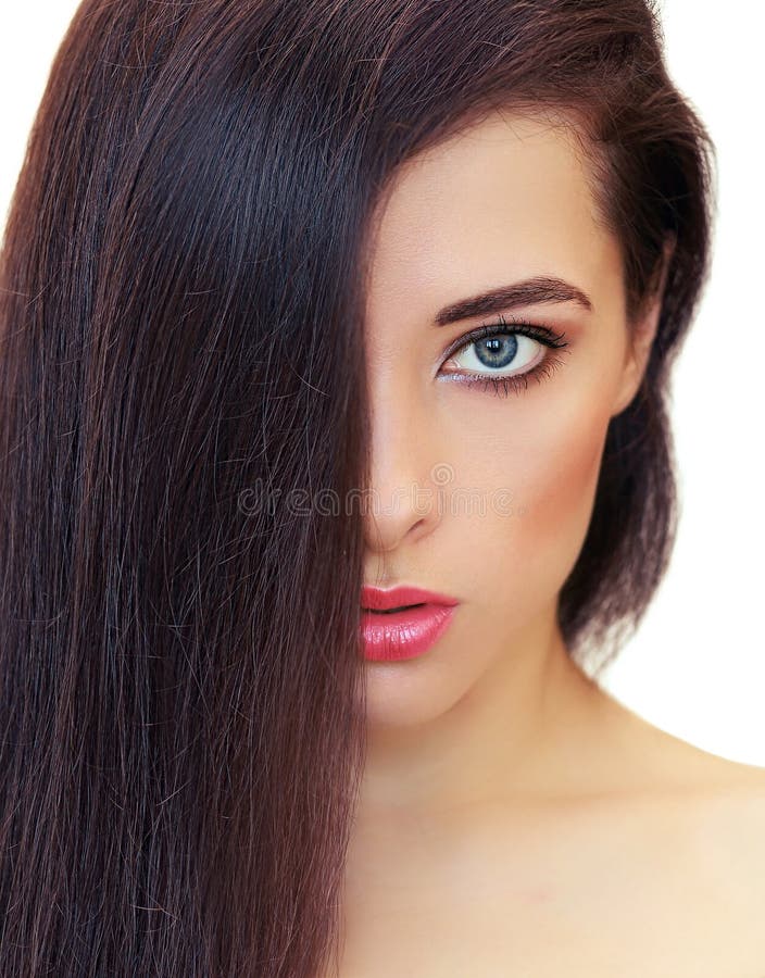 Menina Bonita sexy Do Ruivo Com Cabelo Longo Retrato Perfeito Da Mulher  No Fundo Preto Cabelo Lindo E Beleza Natural Dos Olhos Imagem de Stock -  Imagem de longo, fechamento: 94329037