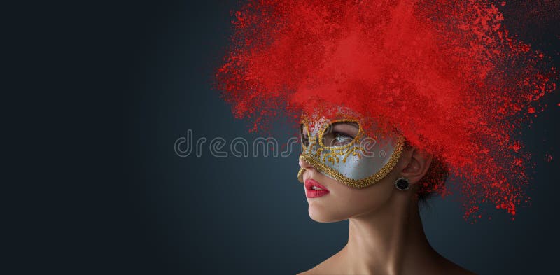 Mulher com penteado de explosão do pó imagens de stock royalty free Mulher com penteado de explosão do pó imagens de stock royalty free