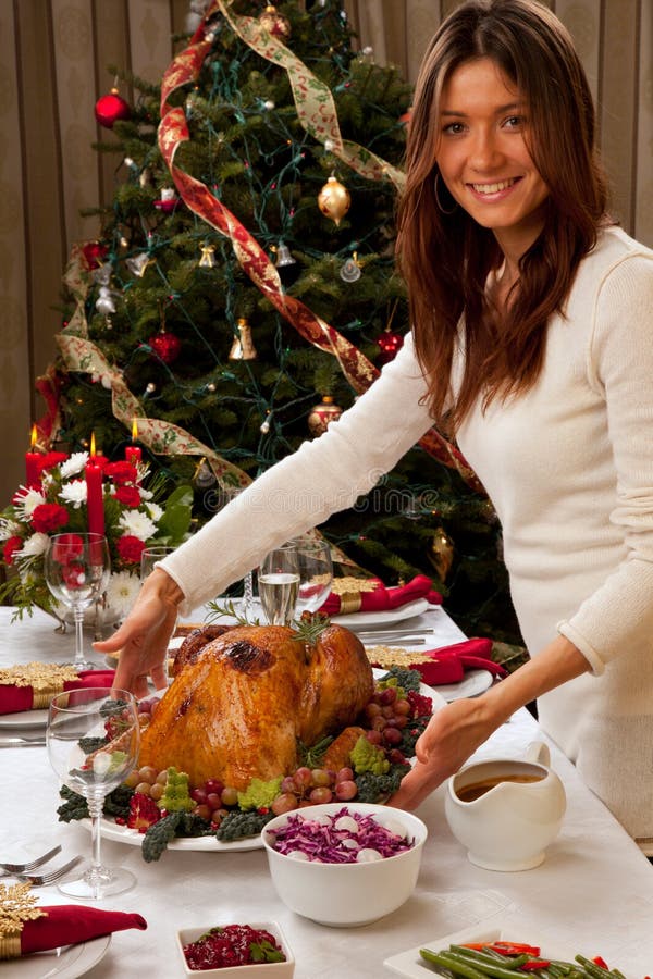 Mulher com peru do Natal foto de stock. Imagem de torrado - 17502446 Mulher com peru do Natal foto de stock. Imagem de torrado - 17502446