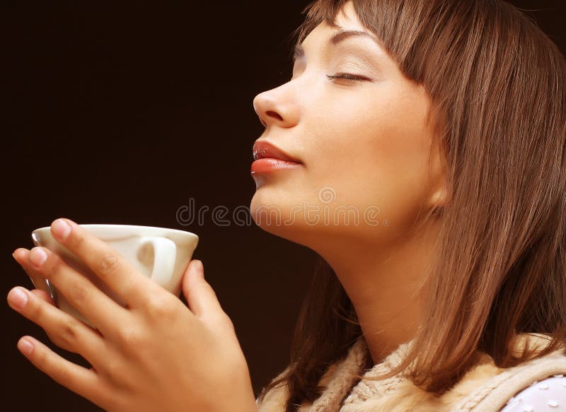 Mulher com um café aromático imagens de stock royalty free