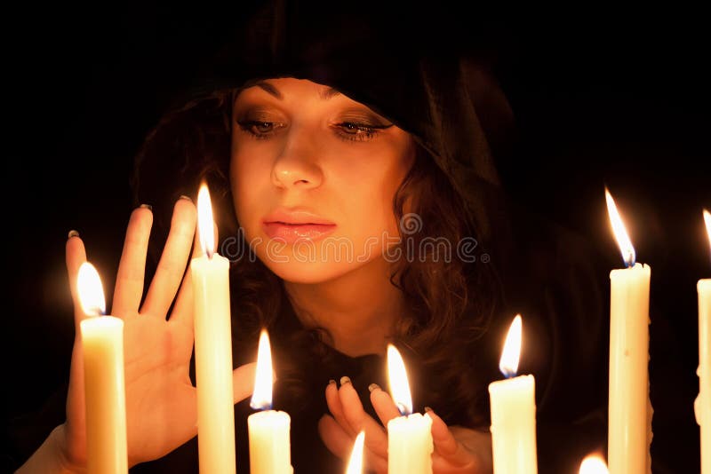 Mulher com velas imagens de stock Mulher com velas imagens de stock