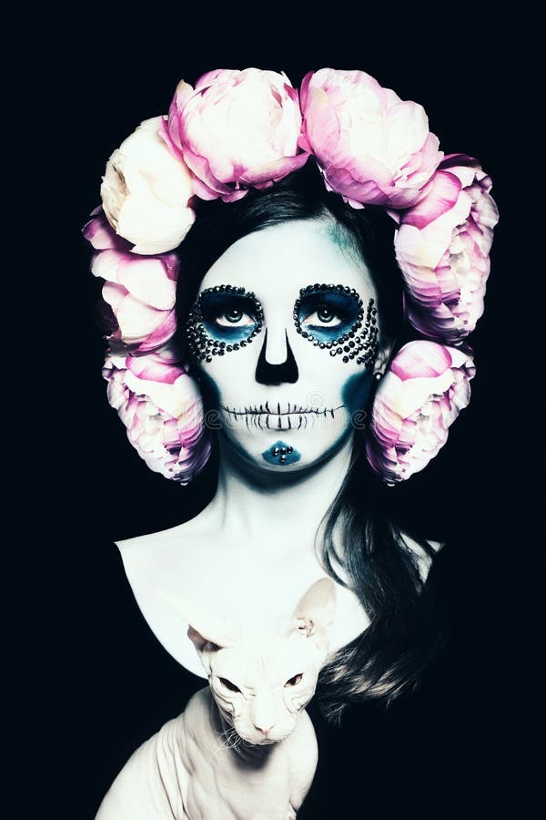 Mulher de Dia das Bruxas com Sugar Skull Makeup imagens de stock Mulher de Dia das Bruxas com Sugar Skull Makeup imagens de stock