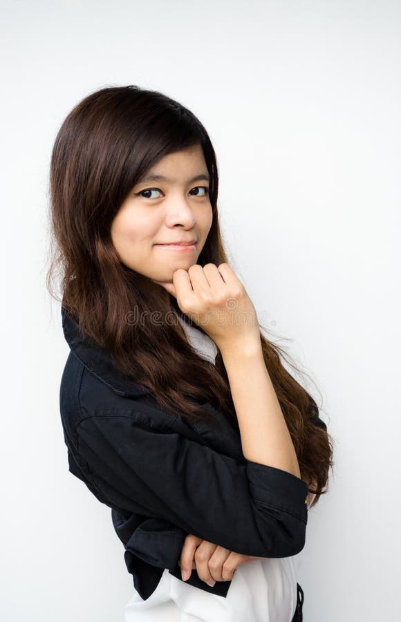 Empresária com um sorriso no fundo branco imagem de stock