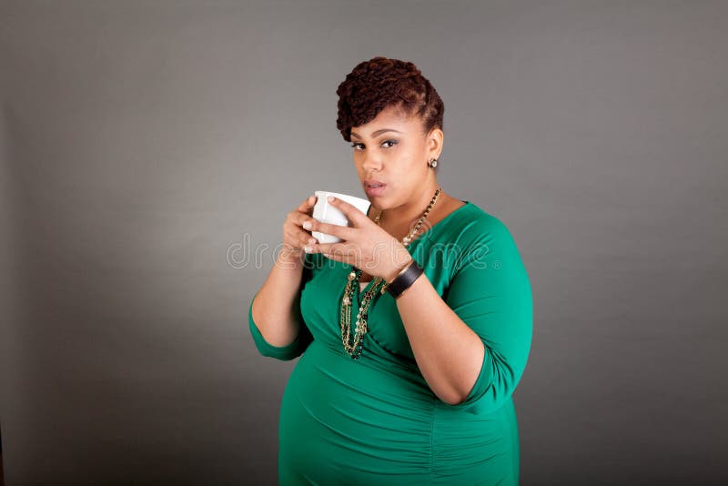 Mulher de negócio feita sob medida positiva imagem de stock Mulher de negócio feita sob medida positiva imagem de stock