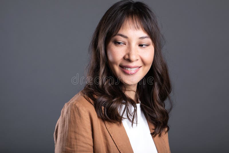 Mulher de negócios bonita da Ásia imagens de stock royalty free Mulher de negócios bonita da Ásia imagens de stock royalty free