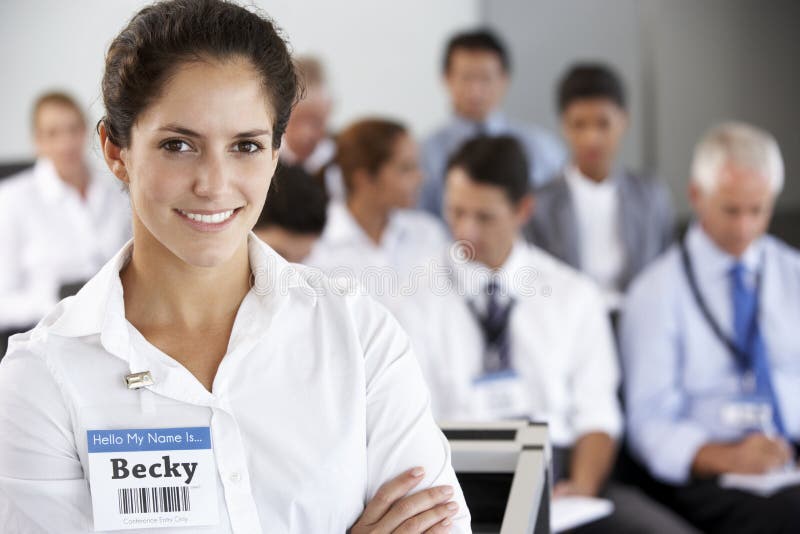 Mulher de negócios que entrega a apresentação na conferência fotos de stock Mulher de negócios que entrega a apresentação na conferência fotos de stock
