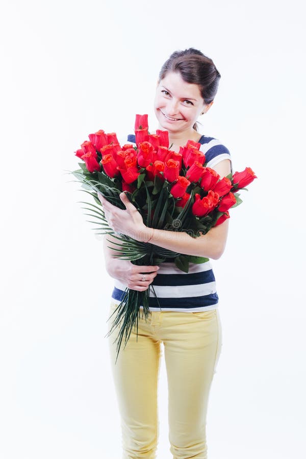 Mulher de riso que guarda rosas foto de stock Mulher de riso que guarda rosas foto de stock