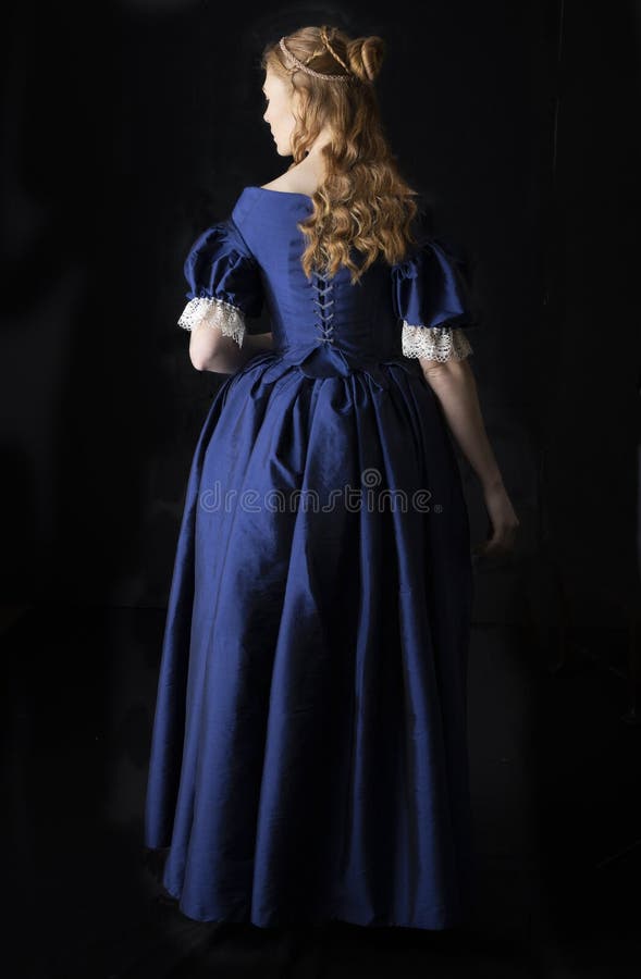 Mulher do século Renascentista de vestido azul