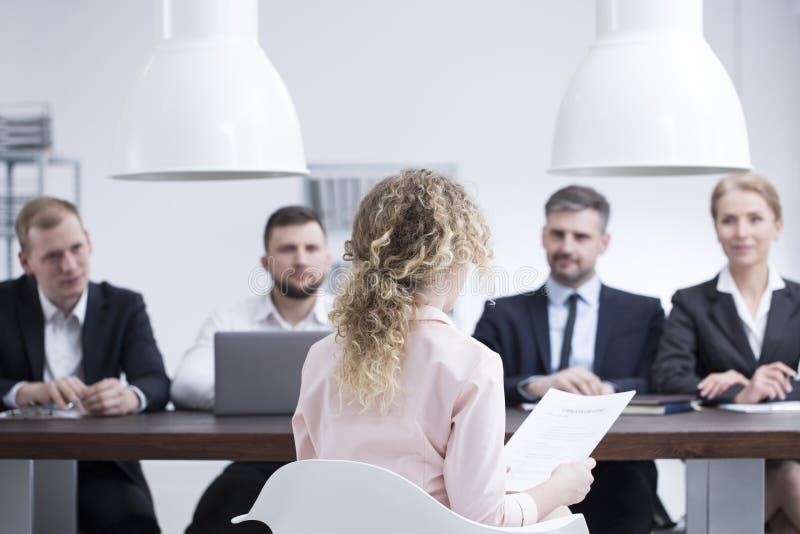 Mulher durante a entrevista de trabalho fotos de stock